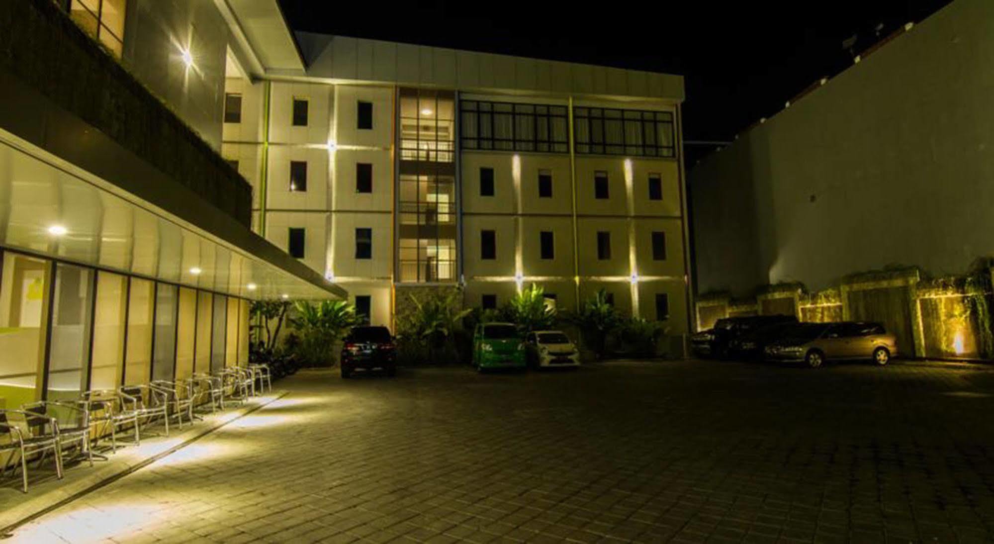 Hotel Urban Styles Hitz Kuta Kuta Lombok Exterior foto