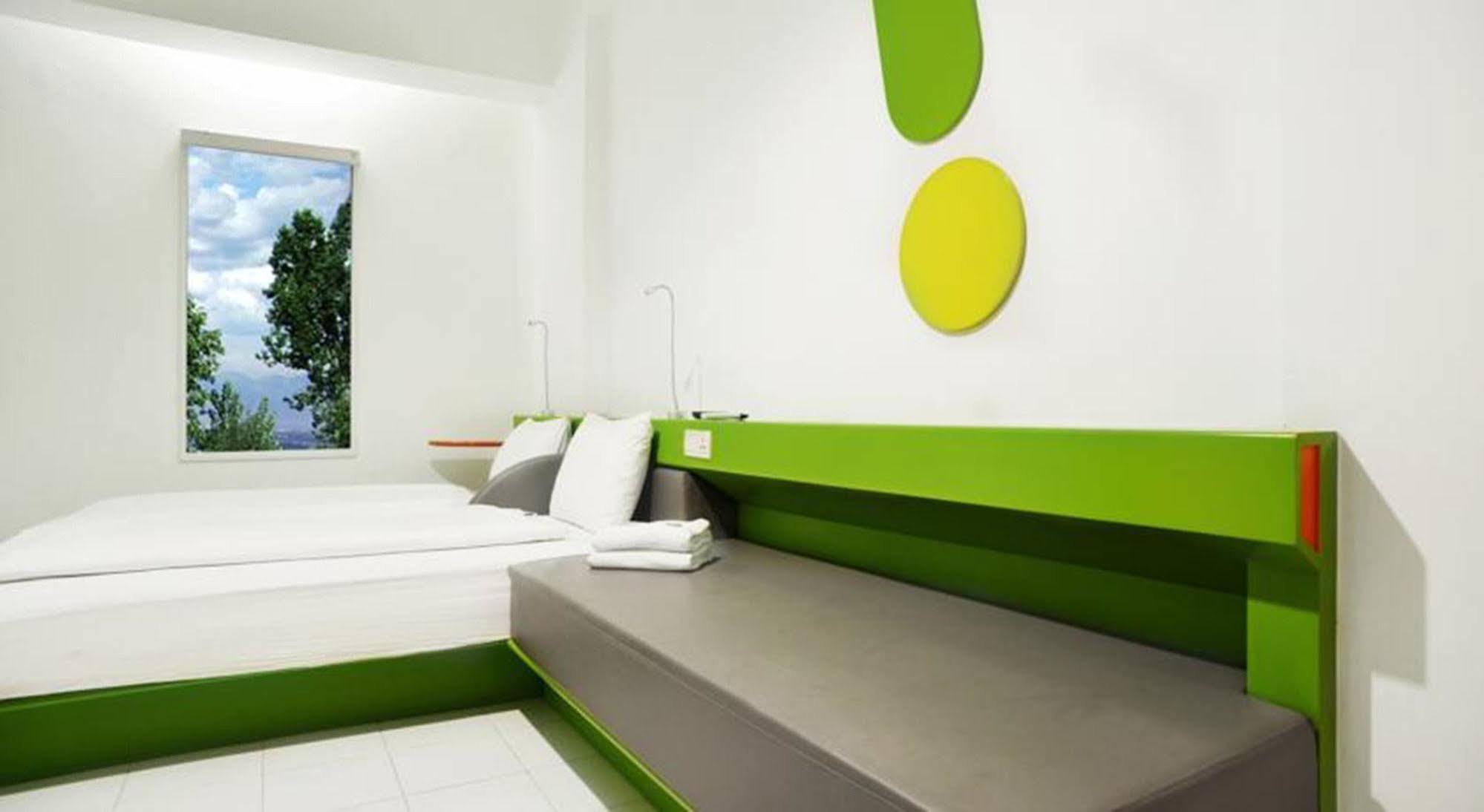 Hotel Urban Styles Hitz Kuta Kuta Lombok Exterior foto
